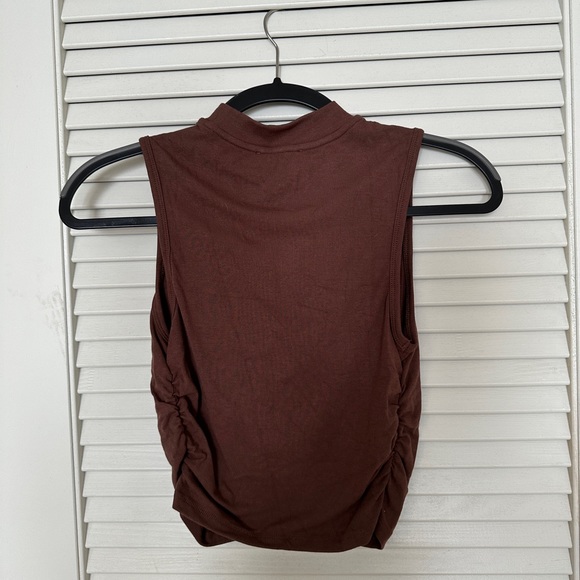 Cider Solid Sleeveless Ruched Crop Top Brown Size Small - Picture 3 of 5